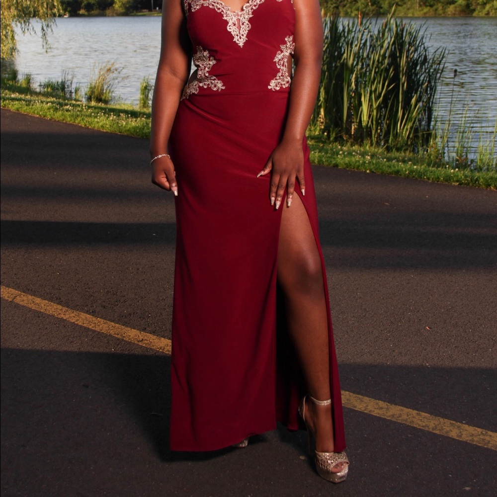 Nice fitted dress. Only worn once. Had since 2019